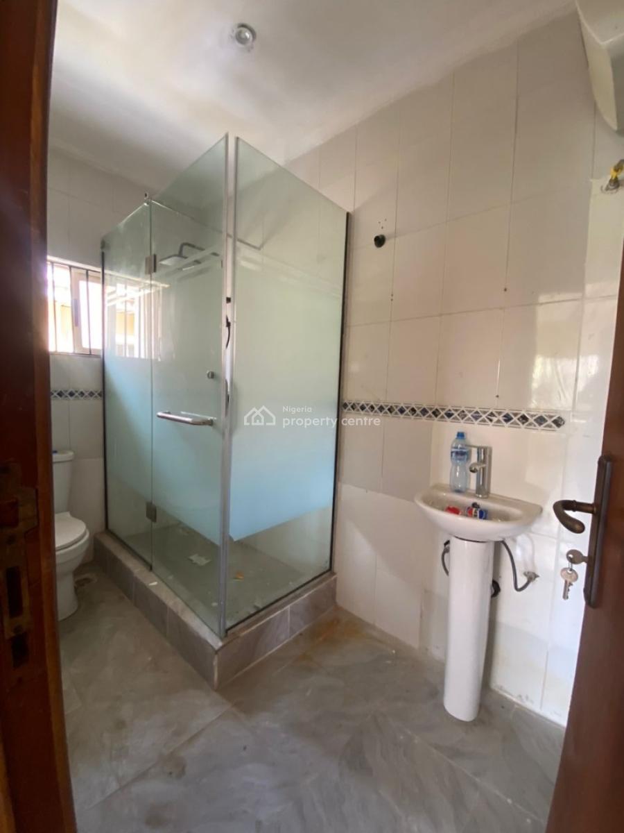 Spacious 2 Bedroom Apartment Apartment Upstairs, New Road/chevron, Lekki, Lagos, Flat / Apartment for Rent