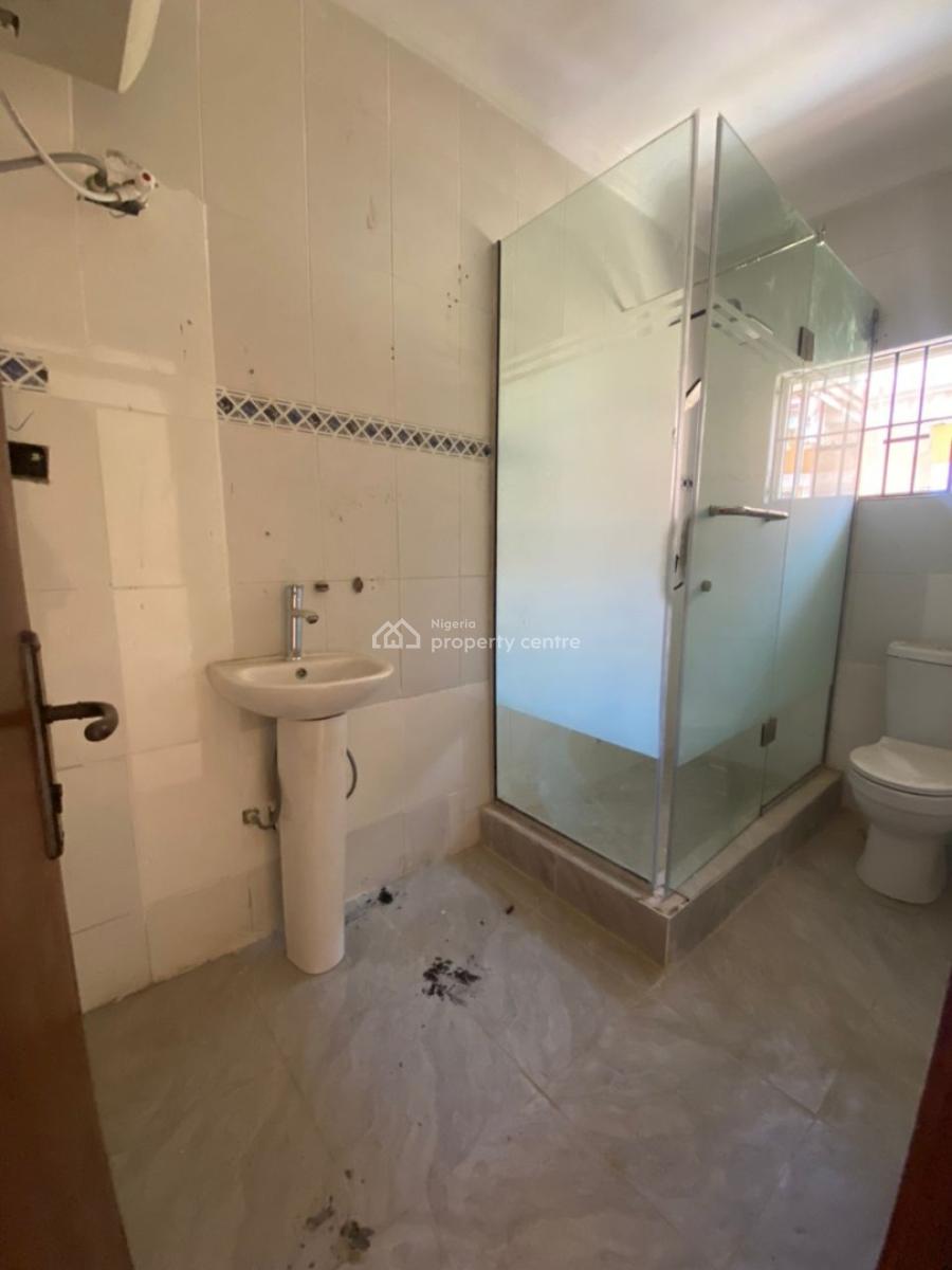 Spacious 2 Bedroom Apartment Apartment Upstairs, New Road/chevron, Lekki, Lagos, Flat / Apartment for Rent