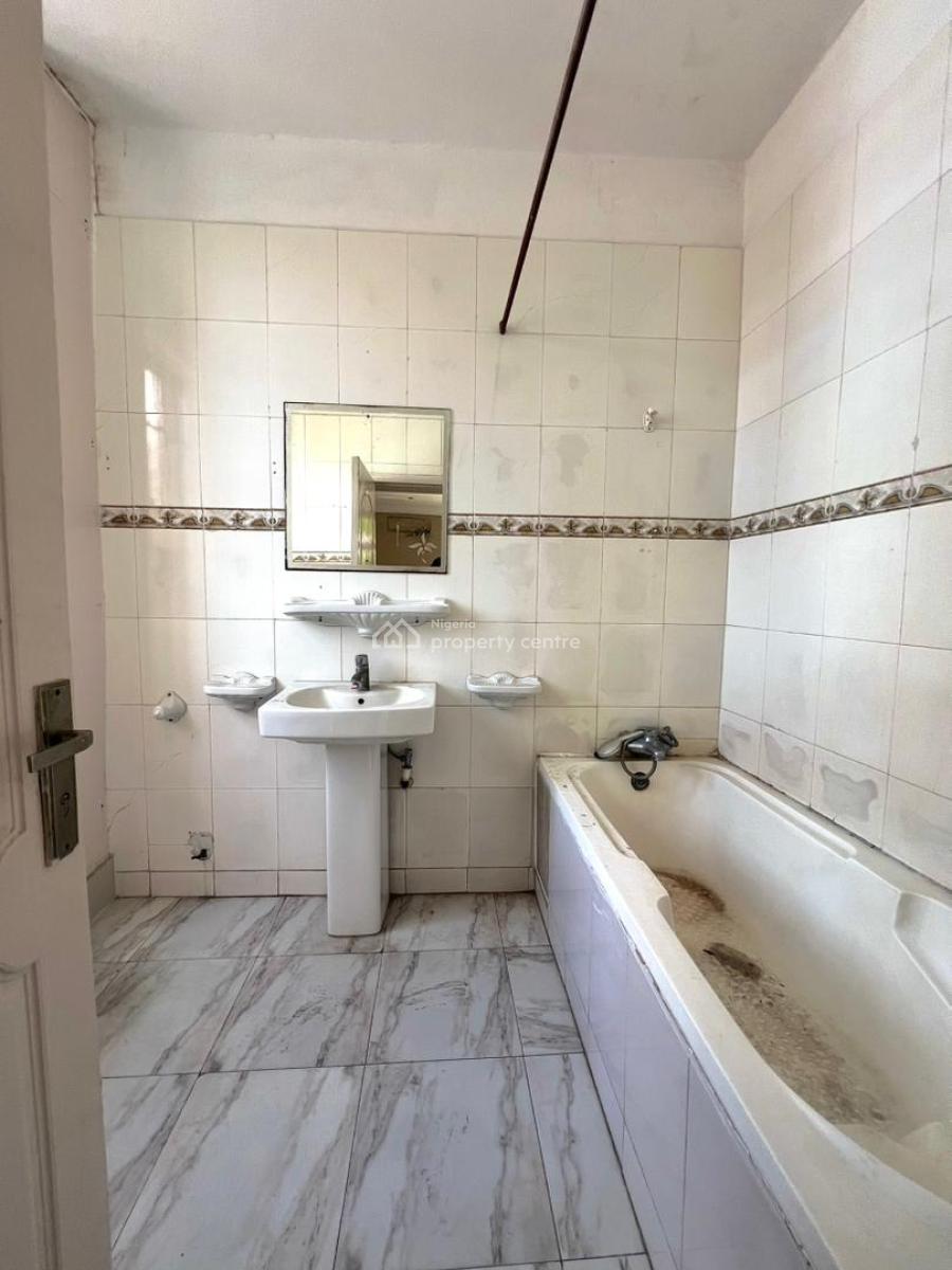 3  Bedroom Apartment with Bq & Swimming Pool, Lekki Phase 1, Lekki, Lagos, Flat / Apartment for Rent