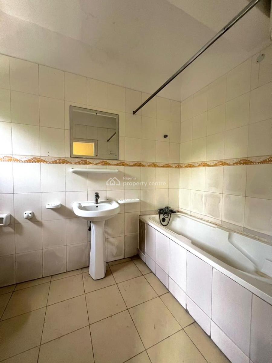3  Bedroom Apartment with Bq & Swimming Pool, Lekki Phase 1, Lekki, Lagos, Flat / Apartment for Rent