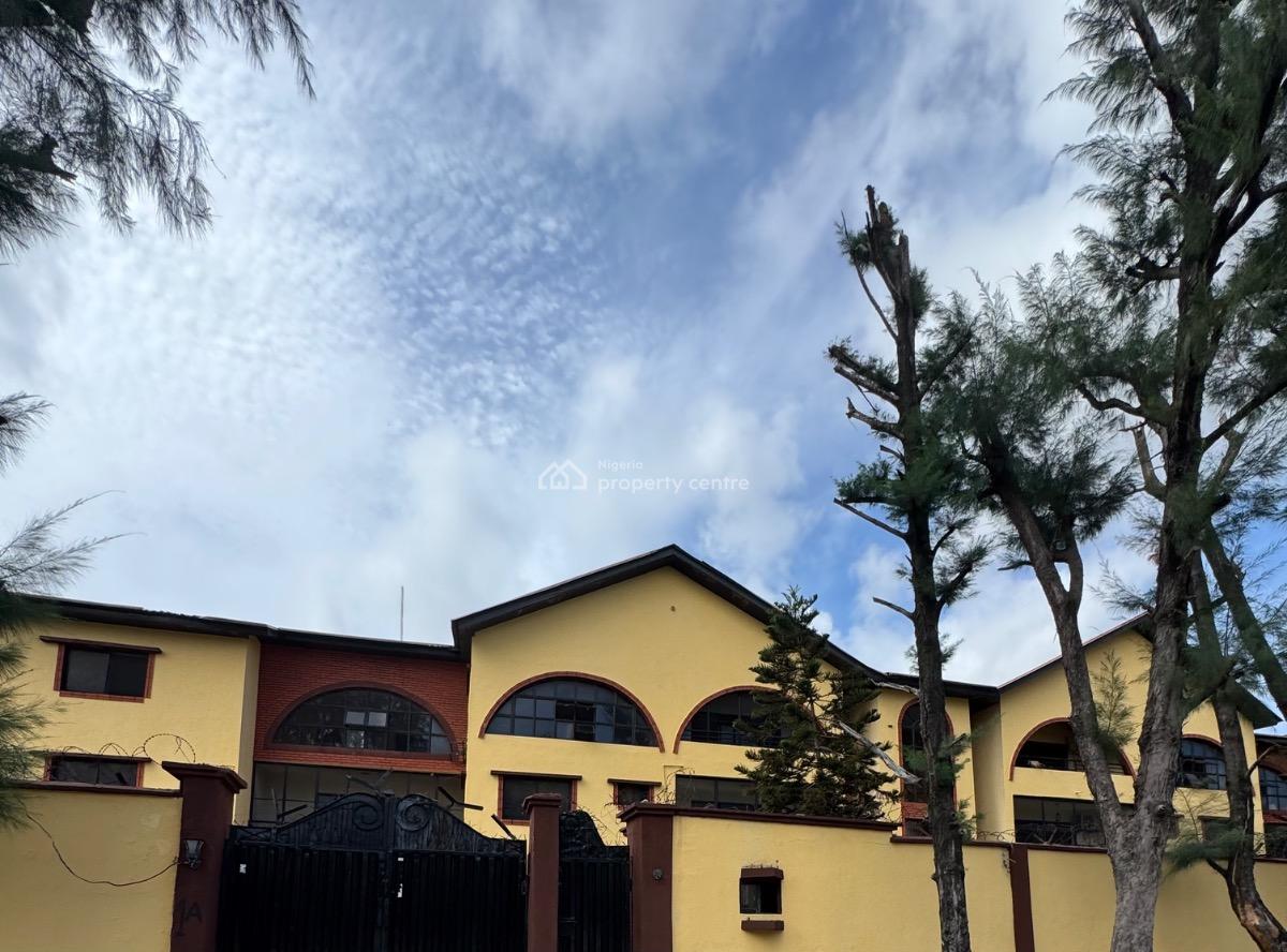 Spacious Serviced 3 Bedroom Apartment + Bq, Off Admiralty Way, Lekki Phase 1, Lekki, Lagos, Flat / Apartment for Rent