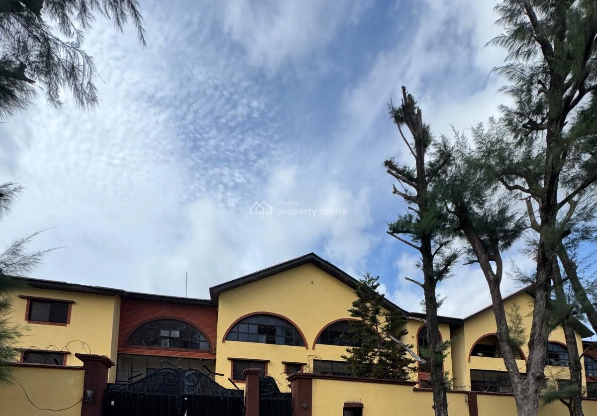 Spacious Serviced 4 Bedroom Penthouse + Bq, Off Admiralty Way, Lekki Phase 1, Lekki, Lagos, Flat / Apartment for Rent