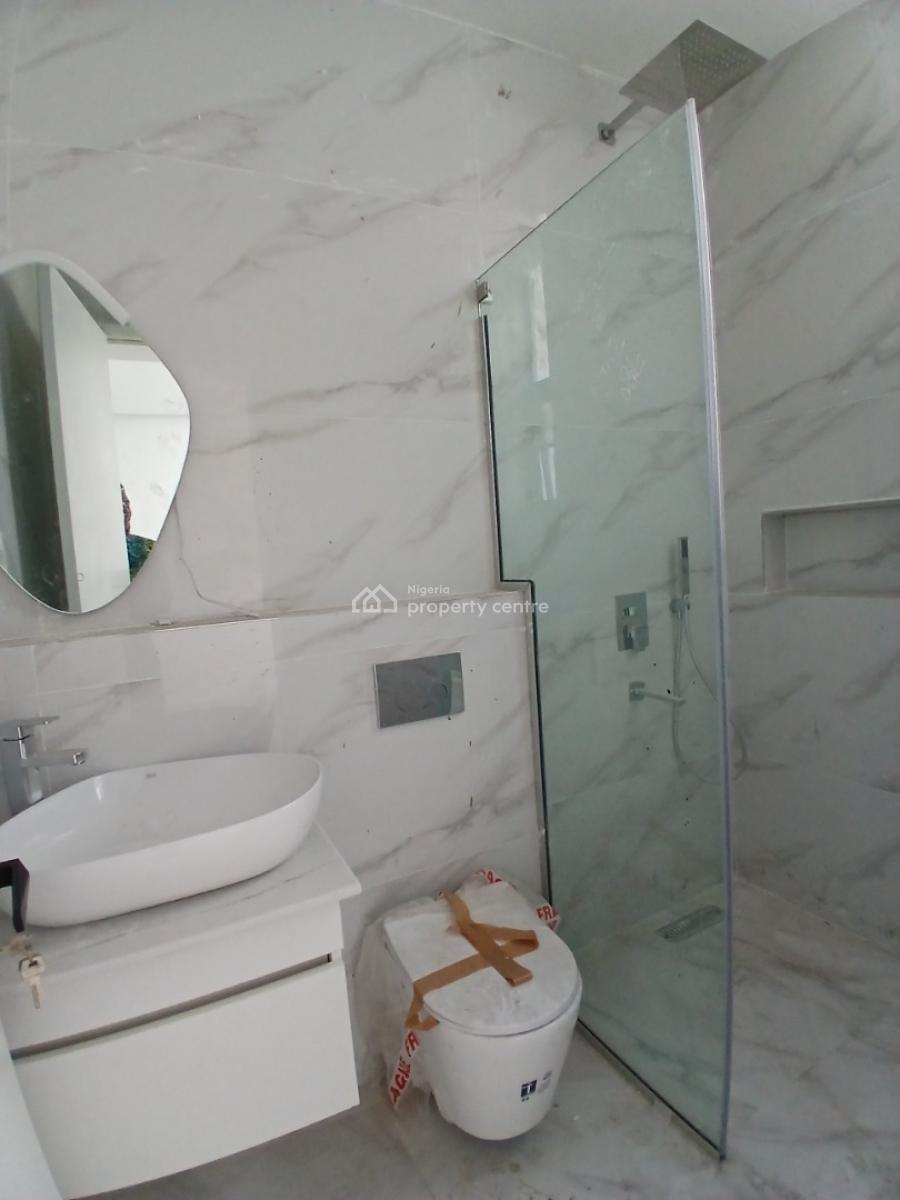 Newly Built and Serviced with 24/7 Power Supply 3 Bedroom En-suite Pen, Lekki Phase 1, Lekki, Lagos, Flat / Apartment for Rent