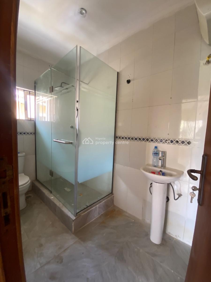 Spacious 2 Bedroom Apartment, New Road/chevron, Lekki, Lagos, Flat / Apartment for Rent