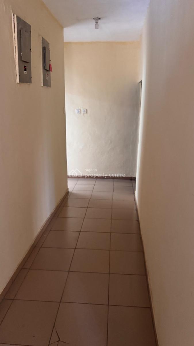 Clean and Very Lovely Spacious 3 Bedroom Apartment, Utako, Abuja, Flat / Apartment for Rent
