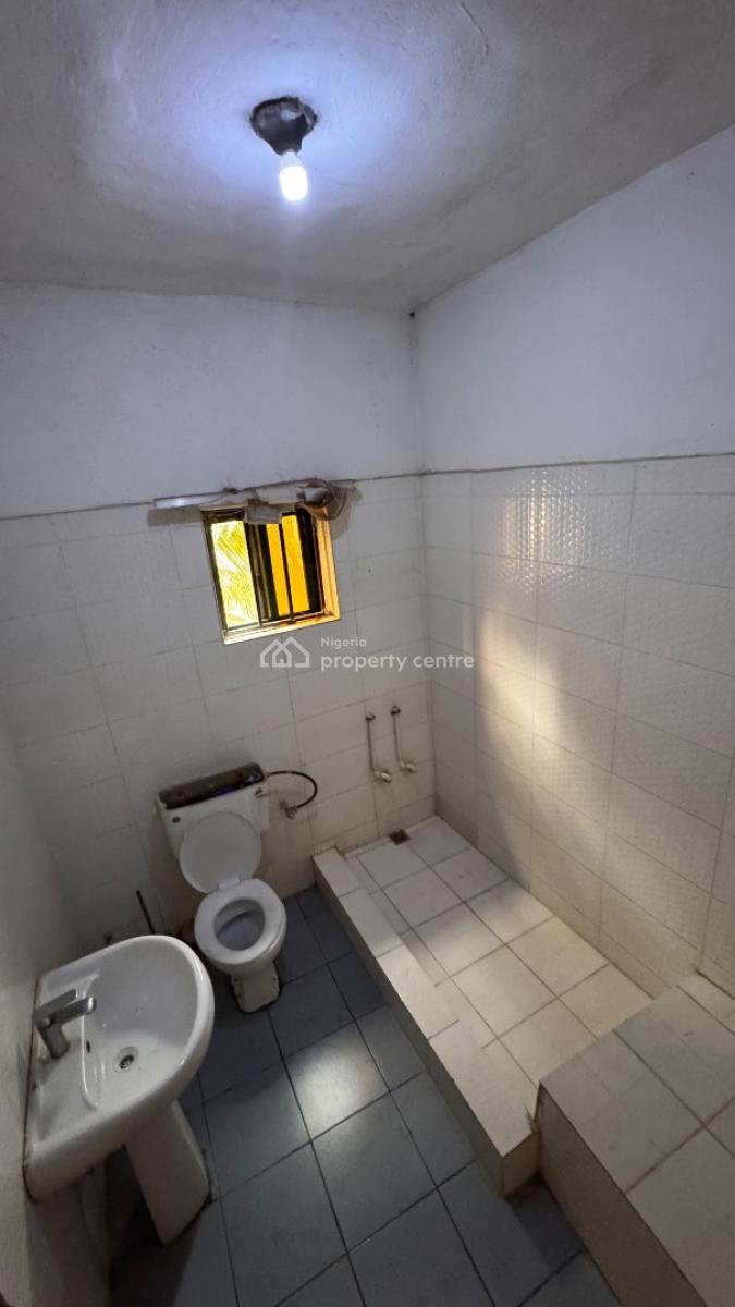 Clean and Very Lovely Spacious 3 Bedroom Apartment, Utako, Abuja, Flat / Apartment for Rent