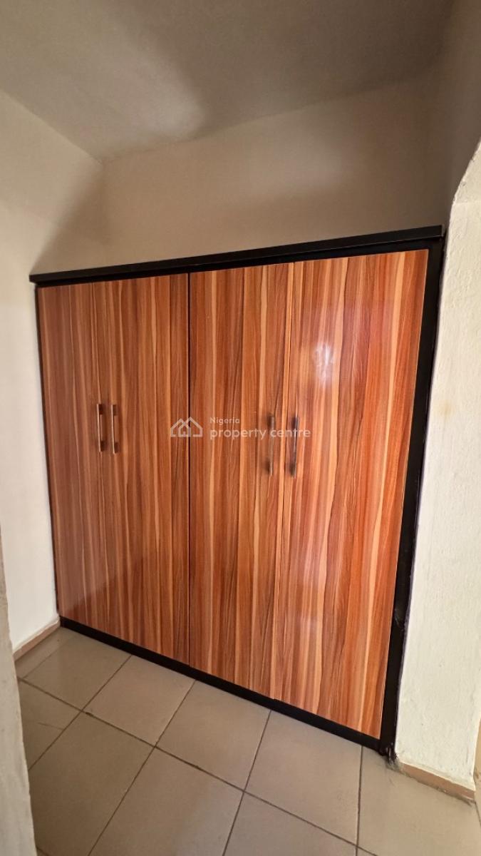 Clean and Very Lovely Spacious 3 Bedroom Apartment, Utako, Abuja, Flat / Apartment for Rent