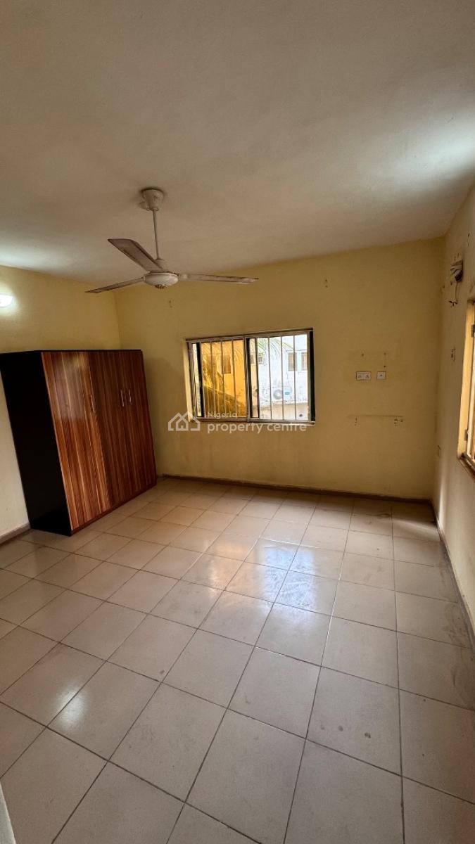 Clean and Very Lovely Spacious 3 Bedroom Apartment, Utako, Abuja, Flat / Apartment for Rent