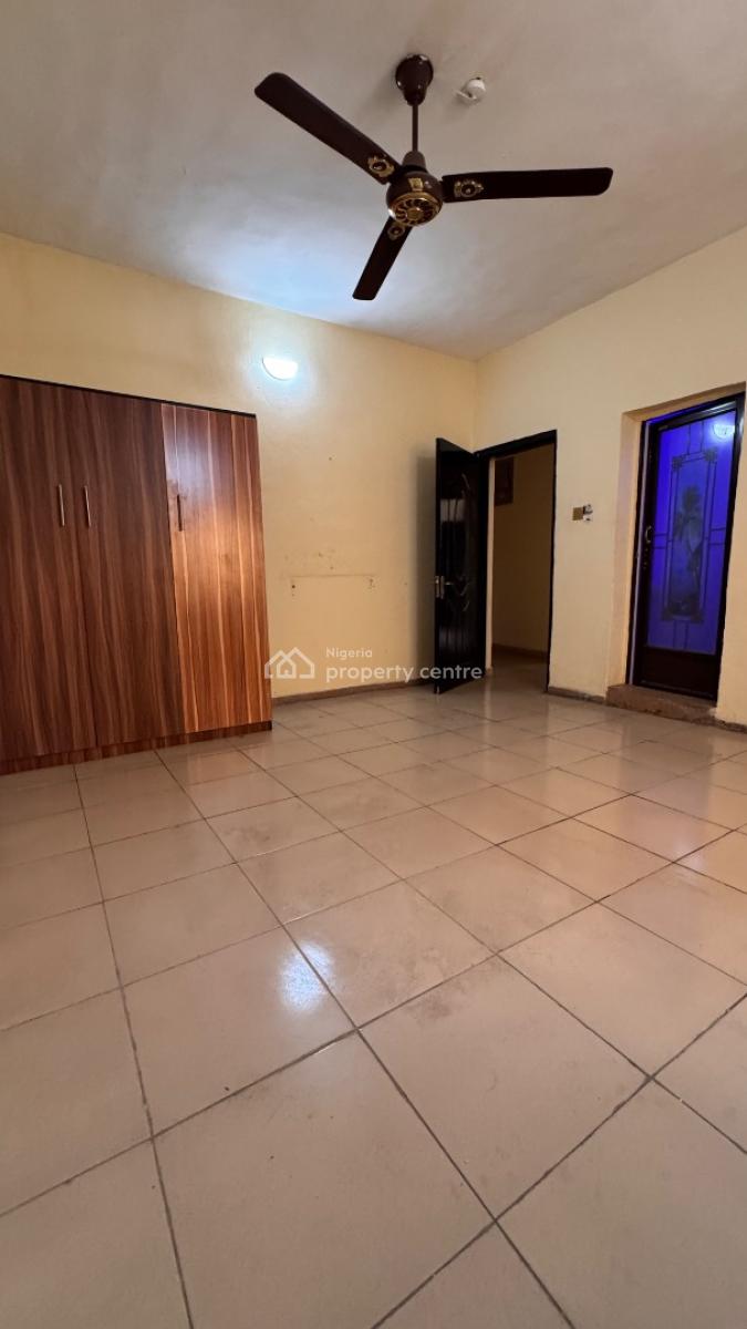Clean and Very Lovely Spacious 3 Bedroom Apartment, Utako, Abuja, Flat / Apartment for Rent