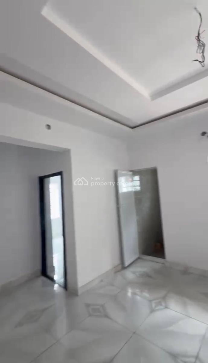 Spacious 2 Bedroom Flat, Surulere, Lagos, Flat / Apartment for Rent