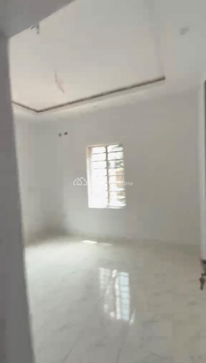 Spacious 2 Bedroom Flat, Surulere, Lagos, Flat / Apartment for Rent