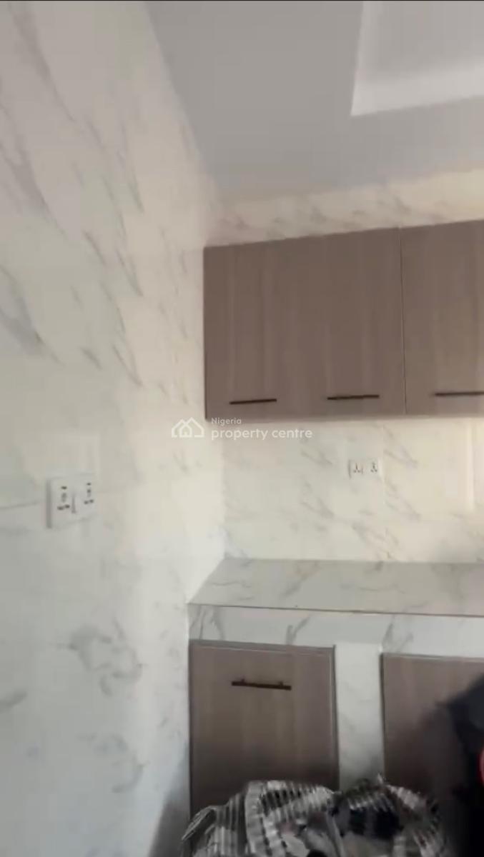 Spacious 2 Bedroom Flat, Surulere, Lagos, Flat / Apartment for Rent
