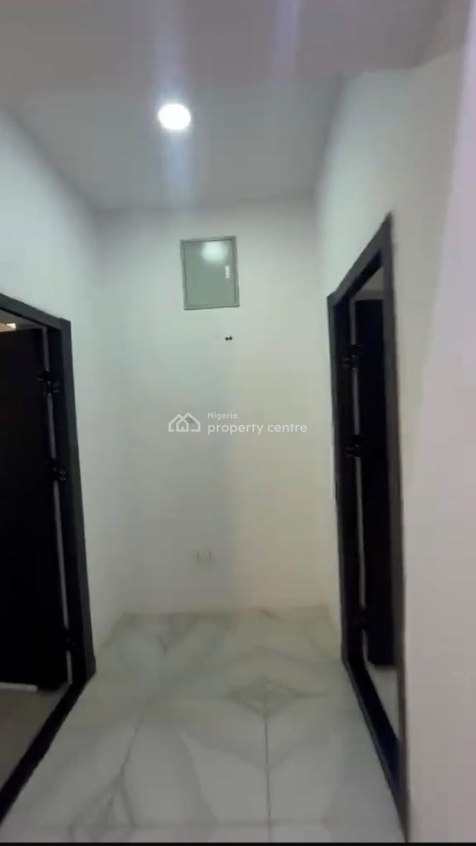 Spacious 2 Bedroom Flat, Surulere, Lagos, Flat / Apartment for Rent