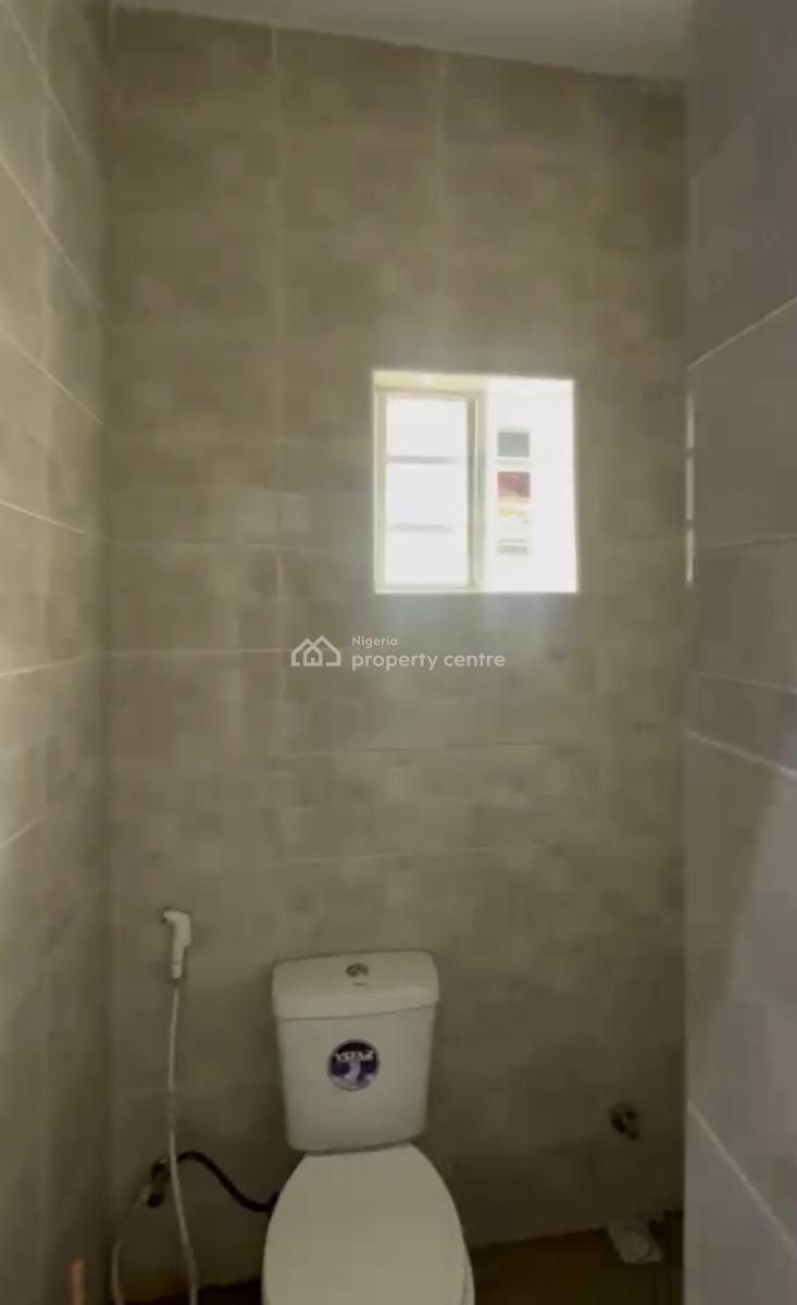 Spacious 2 Bedroom Flat, Surulere, Lagos, Flat / Apartment for Rent