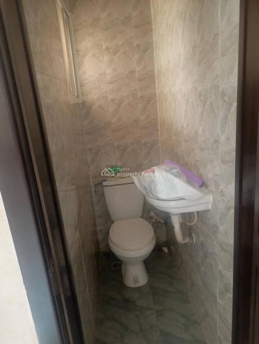 Standard, Spacious 2 Bedroom Apartment, Off Freedom Way ,ikate., Lekki, Lagos, Flat / Apartment for Rent