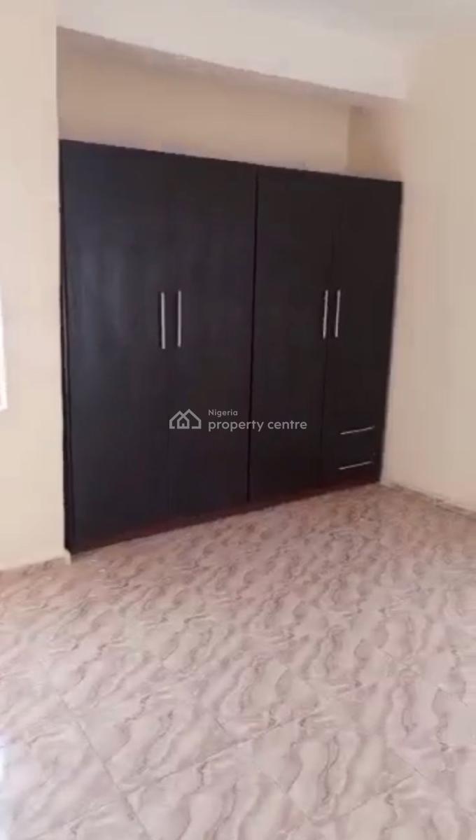 Lovely 3bedroom Apartment, Adekunle Yaba, Ebute Metta East, Yaba, Lagos, Flat / Apartment for Rent