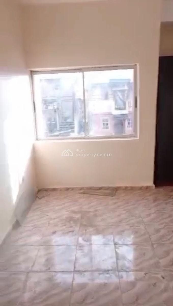 Lovely 3bedroom Apartment, Adekunle Yaba, Ebute Metta East, Yaba, Lagos, Flat / Apartment for Rent