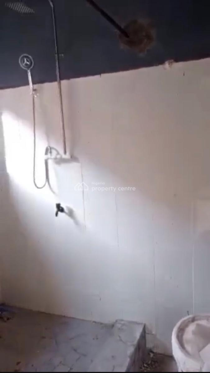 Lovely 3bedroom Apartment, Adekunle Yaba, Ebute Metta East, Yaba, Lagos, Flat / Apartment for Rent