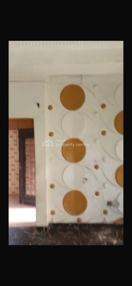 Neat Two Bedroom with Balcony, Adekunle, Yaba, Lagos, Flat / Apartment for Rent