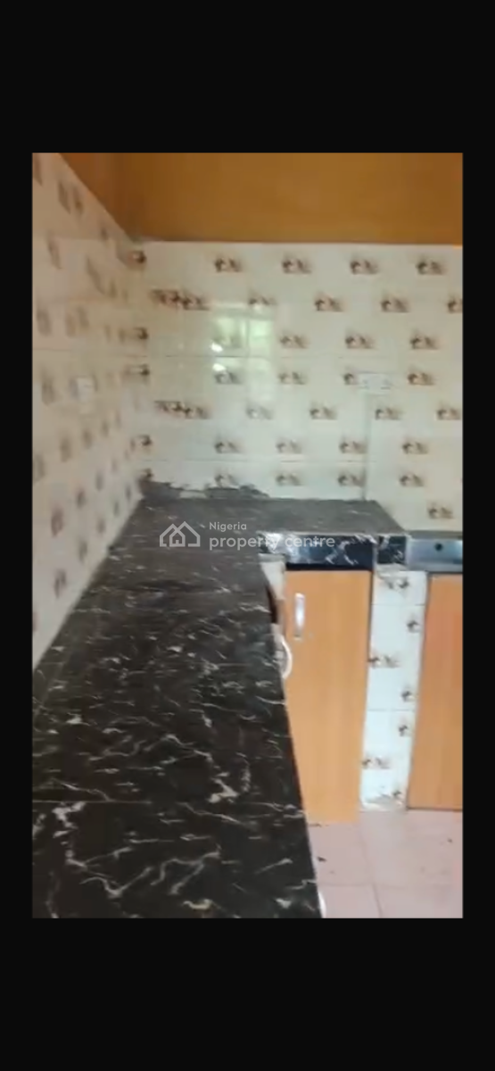 Neat Two Bedroom with Balcony, Adekunle, Yaba, Lagos, Flat / Apartment for Rent