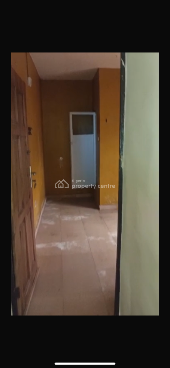 Neat Two Bedroom with Balcony, Adekunle, Yaba, Lagos, Flat / Apartment for Rent