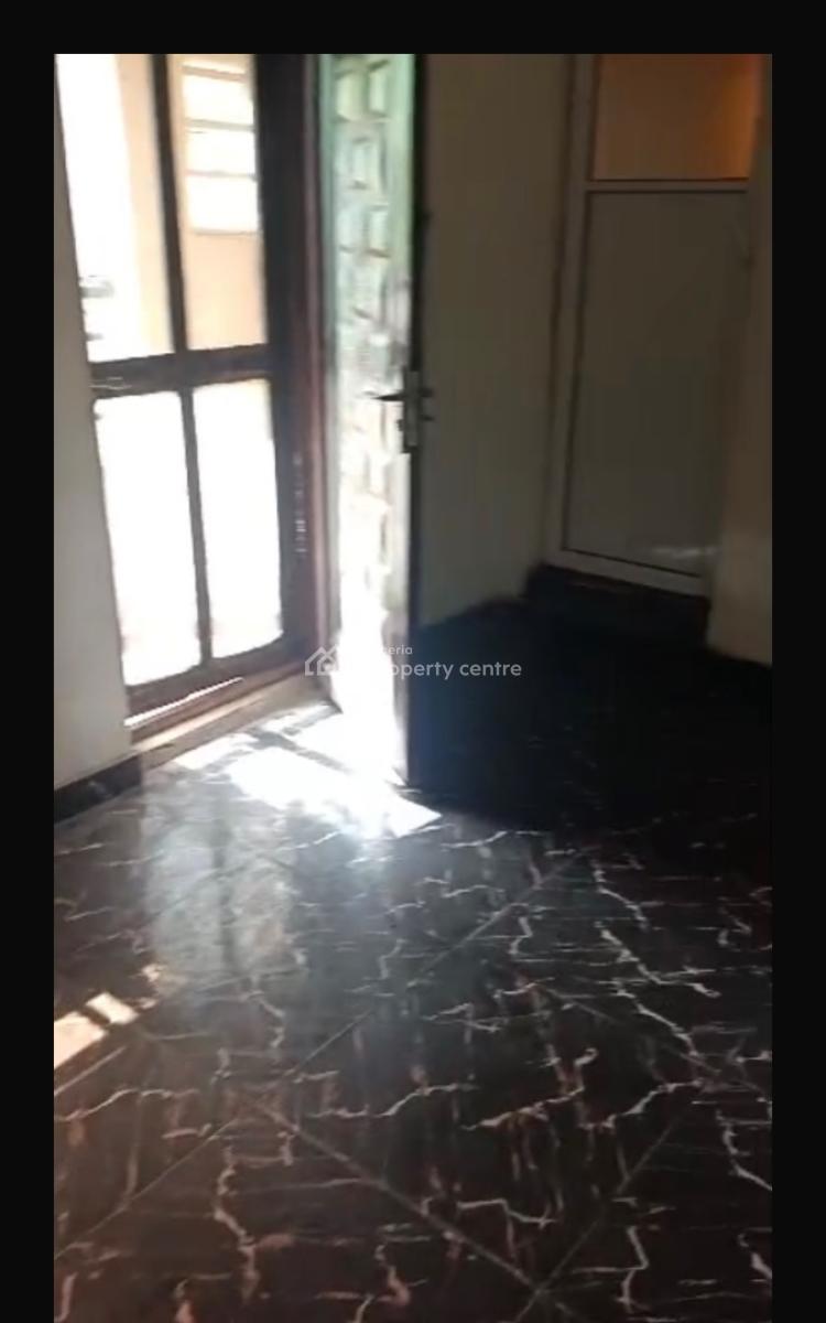 Neat Two Bedroom with Balcony, Adekunle, Yaba, Lagos, Flat / Apartment for Rent