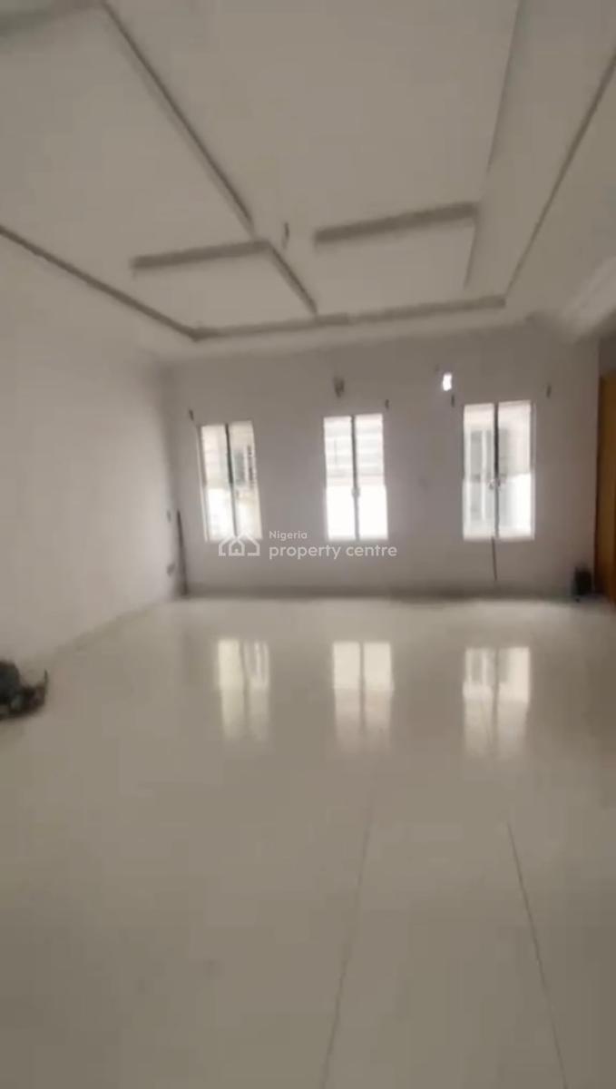 Extremely Spacious Master Bedroom, Oral Estate Eleganza Lekki, Lekki, Lagos, Flat / Apartment for Rent