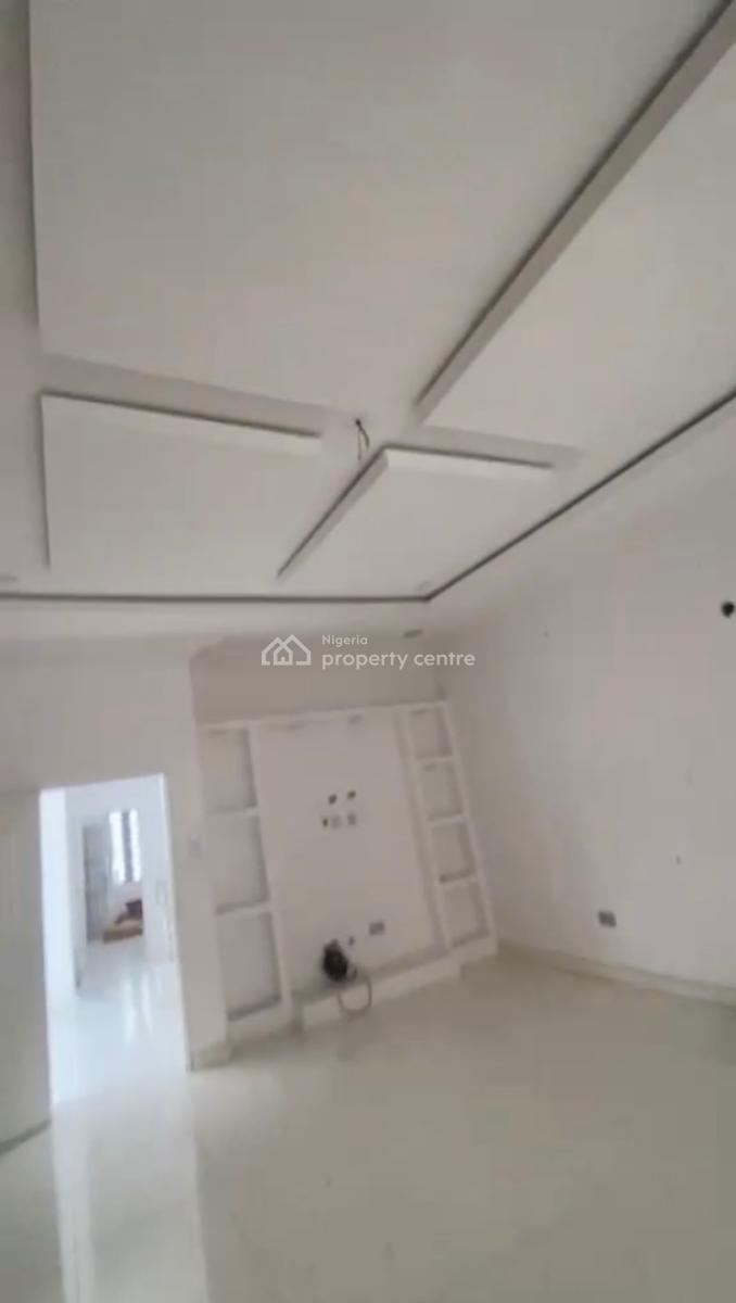 Extremely Spacious Master Bedroom, Oral Estate Eleganza Lekki, Lekki, Lagos, Flat / Apartment for Rent