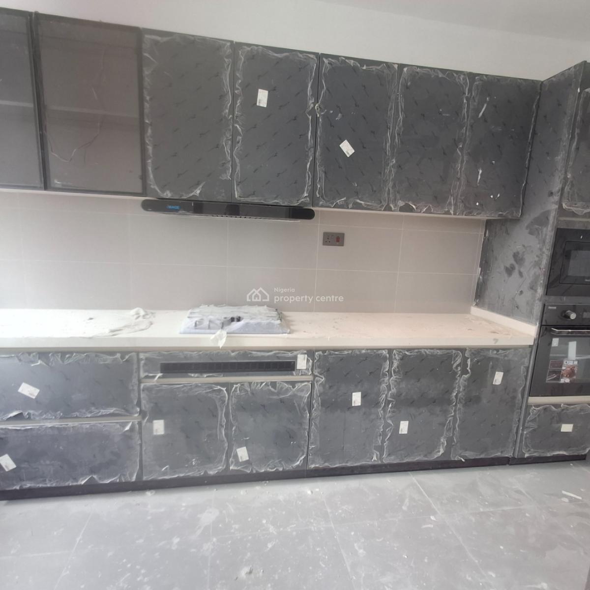 Two Bedroom Apartment, Lekki Phase 1, Lekki, Lagos, Flat / Apartment for Sale