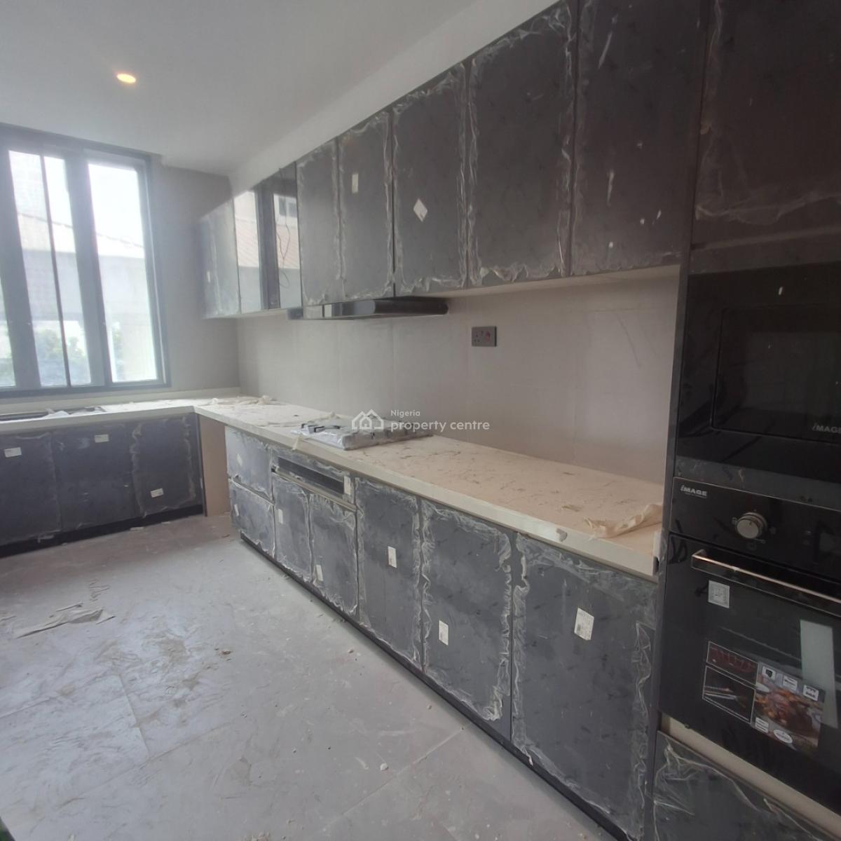 Two Bedroom Apartment, Lekki Phase 1, Lekki, Lagos, Flat / Apartment for Sale