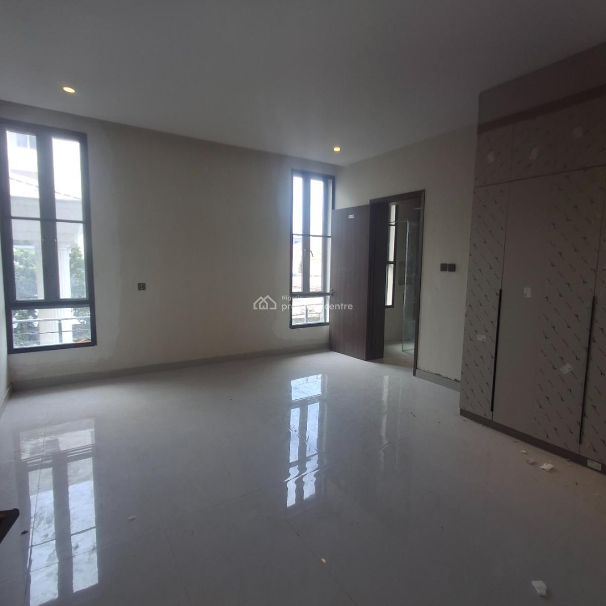 Two Bedroom Apartment, Lekki Phase 1, Lekki, Lagos, Flat / Apartment for Sale