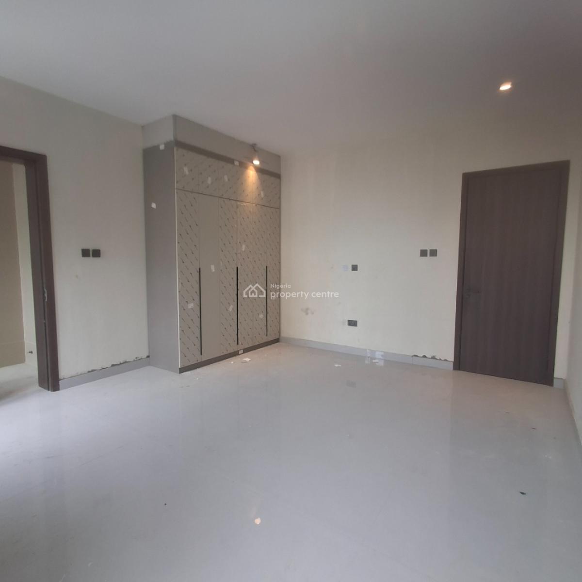 Two Bedroom Apartment, Lekki Phase 1, Lekki, Lagos, Flat / Apartment for Sale