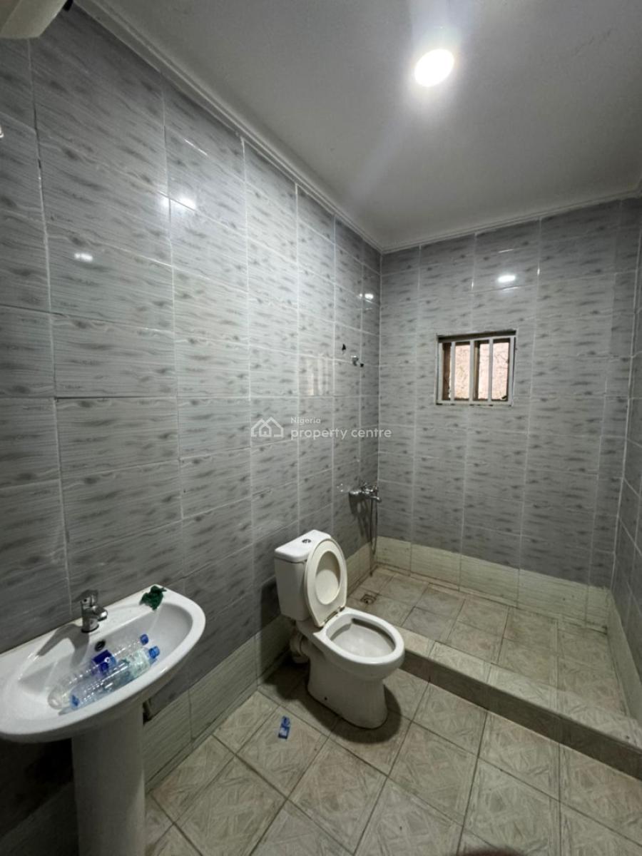 Standard 2 Bedroom Apartment on The Ground Floor Along a Tarred Road, Wuse 2, Abuja, Flat / Apartment for Rent