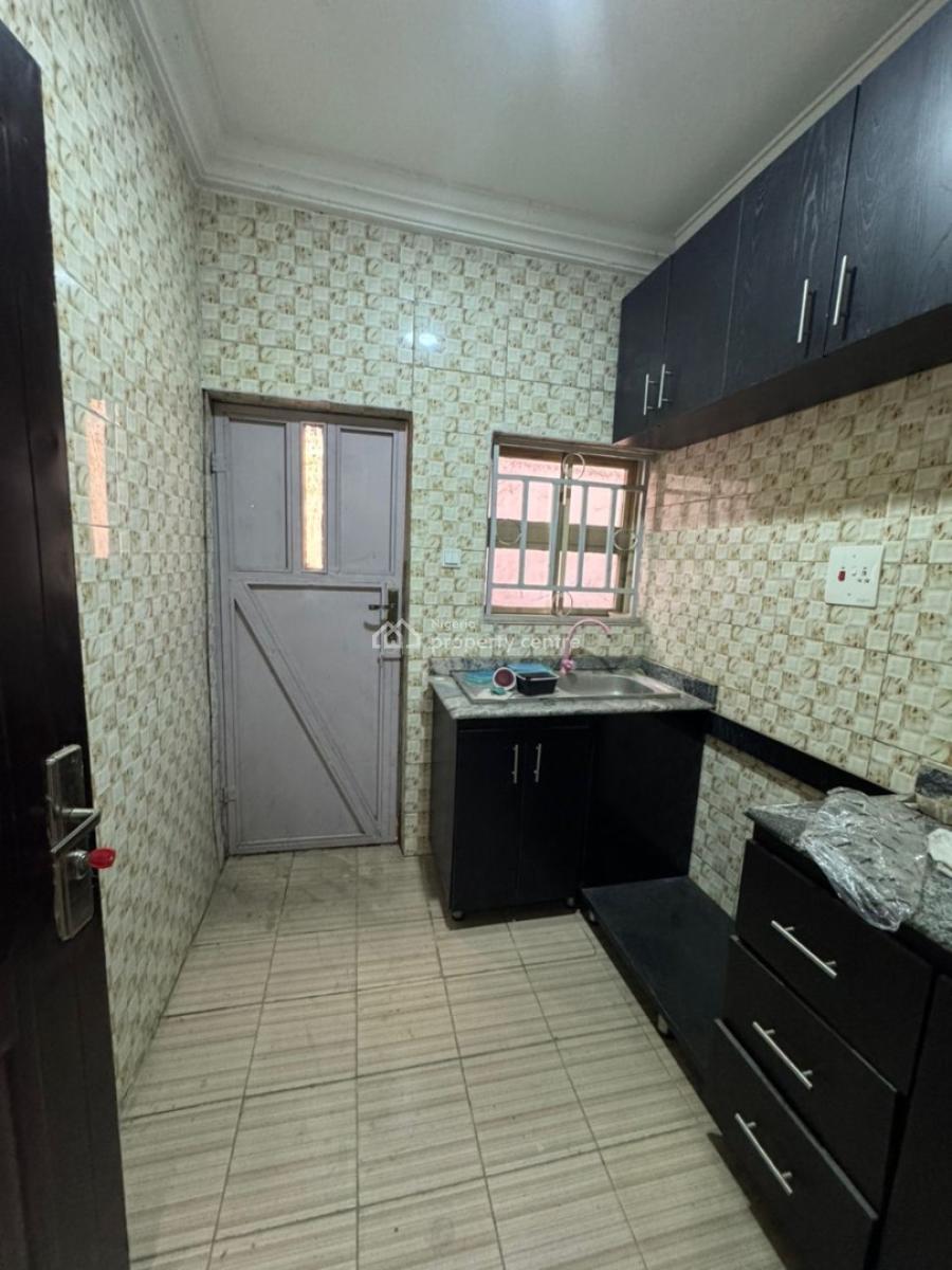 Standard 2 Bedroom Apartment on The Ground Floor Along a Tarred Road, Wuse 2, Abuja, Flat / Apartment for Rent