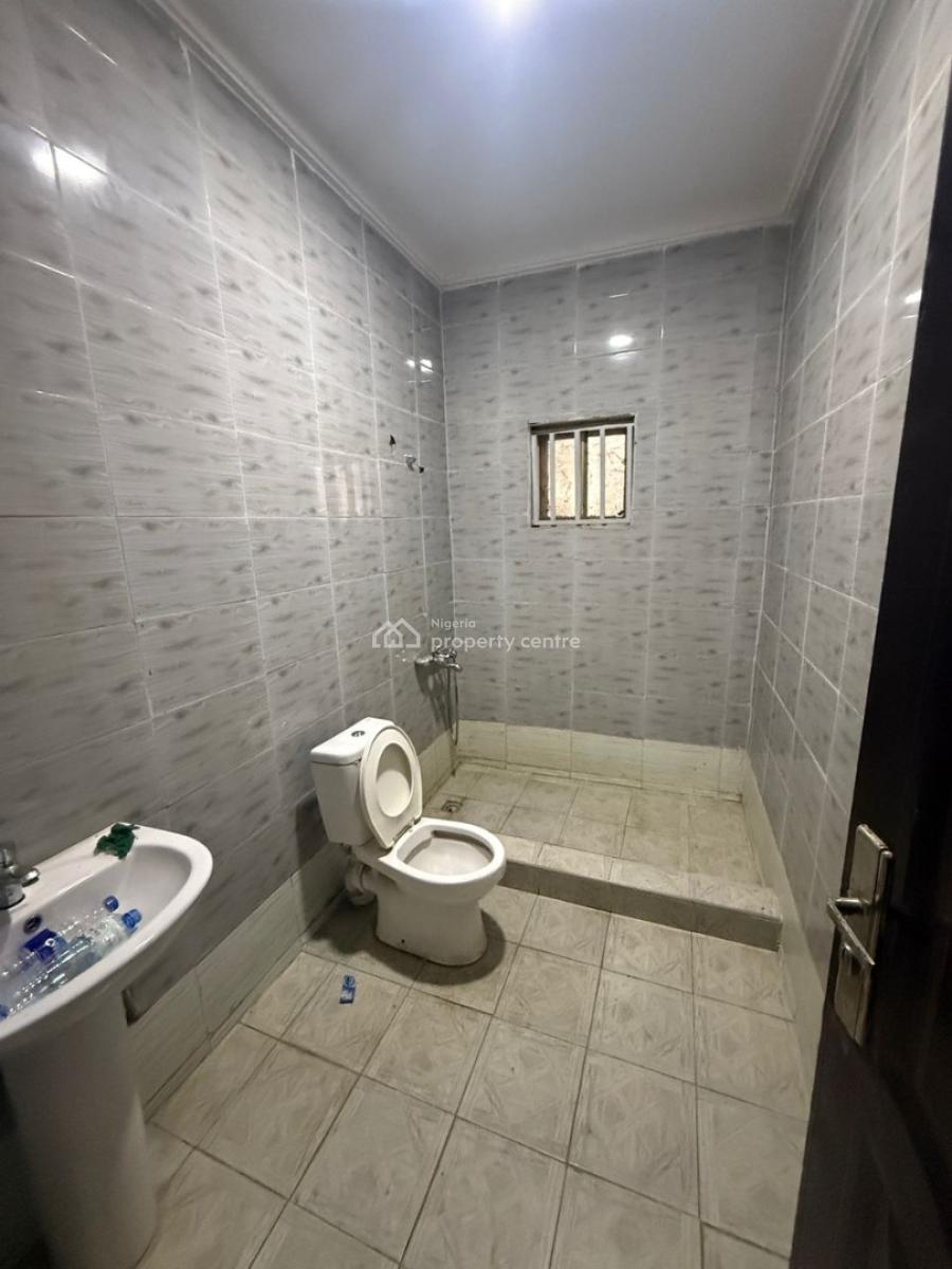 Standard 2 Bedroom Apartment on The Ground Floor Along a Tarred Road, Wuse 2, Abuja, Flat / Apartment for Rent