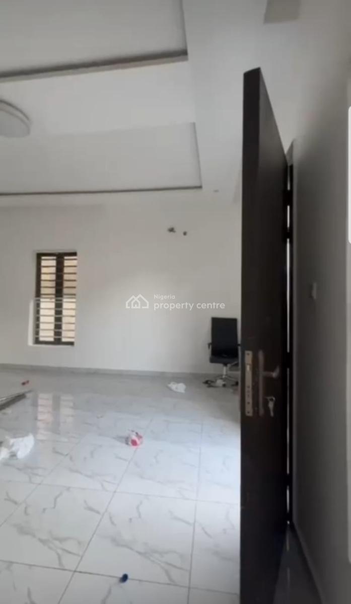 Massive Master Bedroom with Shared Kitchen, Ikota, Lekki, Lagos, Flat / Apartment for Rent