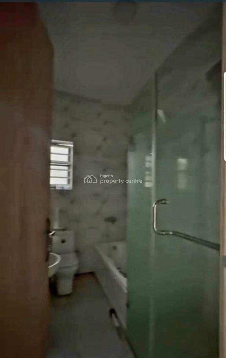 Massive Master Bedroom with Shared Kitchen, Ikota, Lekki, Lagos, Flat / Apartment for Rent