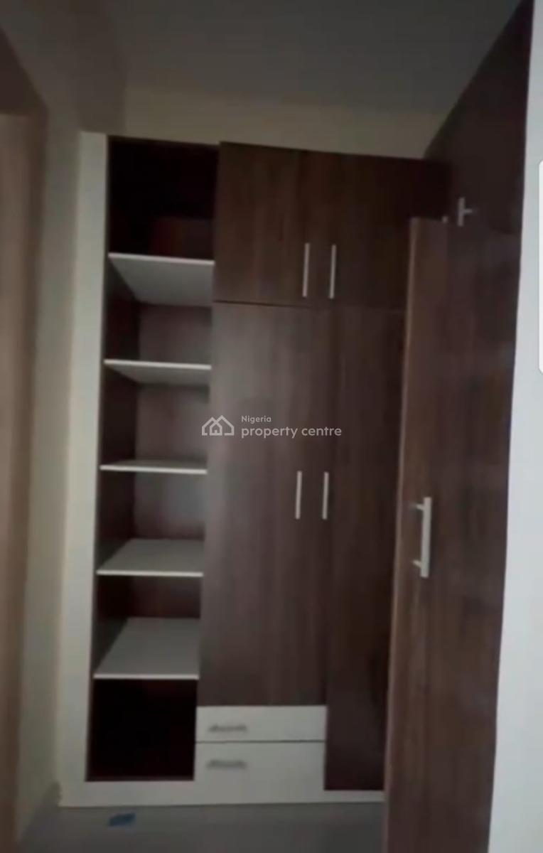 Massive Master Bedroom with Shared Kitchen, Ikota, Lekki, Lagos, Flat / Apartment for Rent