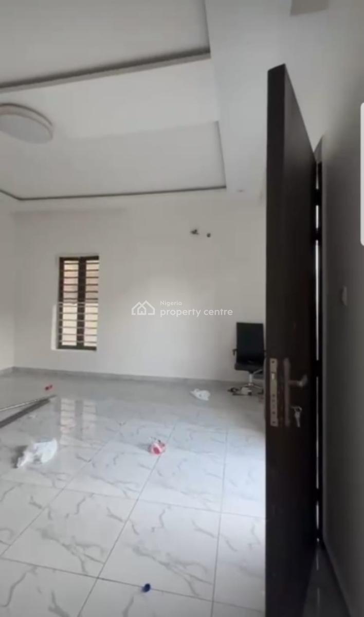 Massive Master Bedroom with Shared Kitchen, Ikota, Lekki, Lagos, Flat / Apartment for Rent