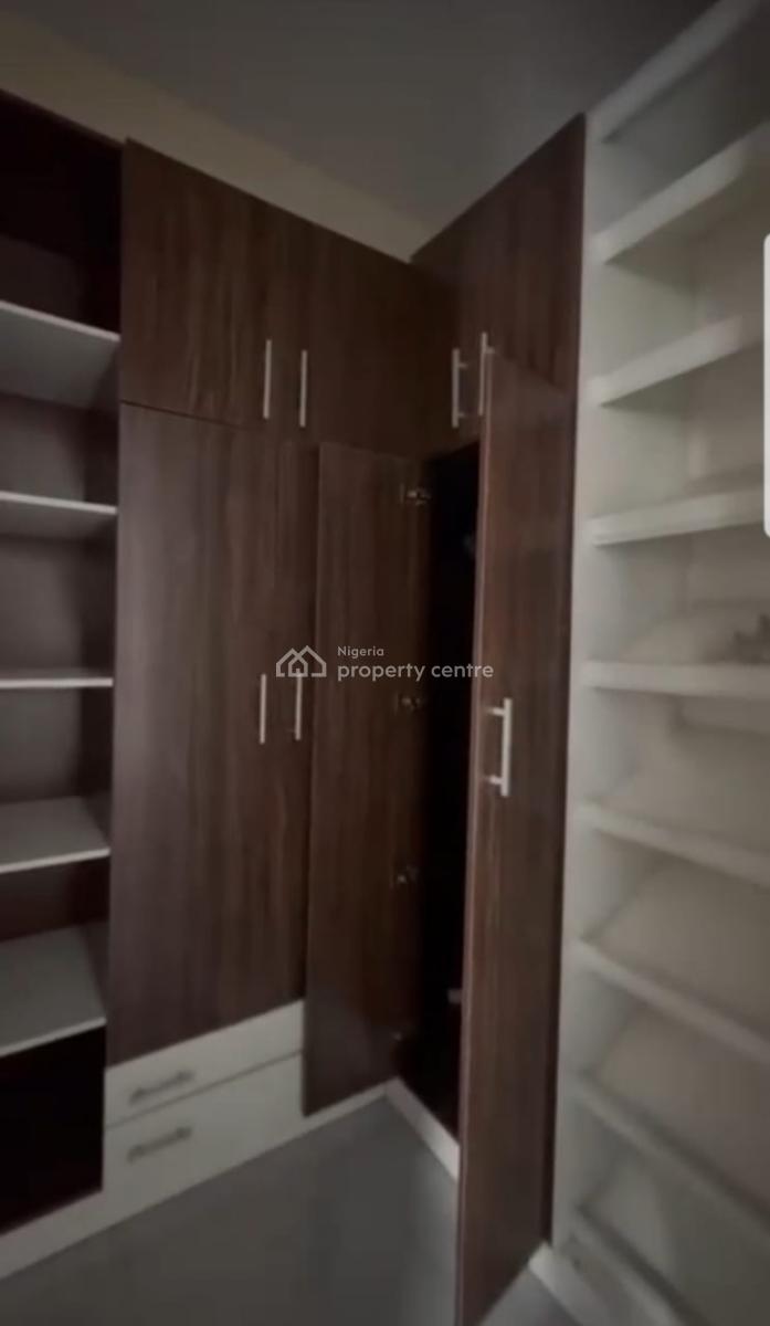 Massive Master Bedroom with Shared Kitchen, Ikota, Lekki, Lagos, Flat / Apartment for Rent