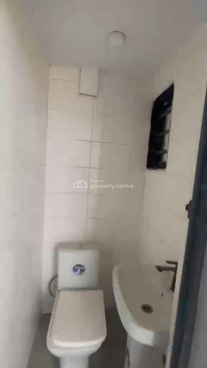 Sharp and Spacious  Fully Serviced 2 Bedroom Apartment Upstairs, Ologolo, Lekki, Lagos, Flat / Apartment for Rent