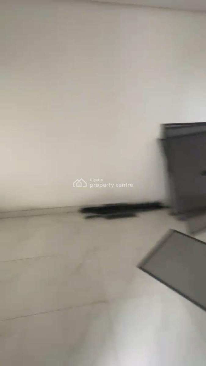 Sharp and Spacious  Fully Serviced 2 Bedroom Apartment Upstairs, Ologolo, Lekki, Lagos, Flat / Apartment for Rent