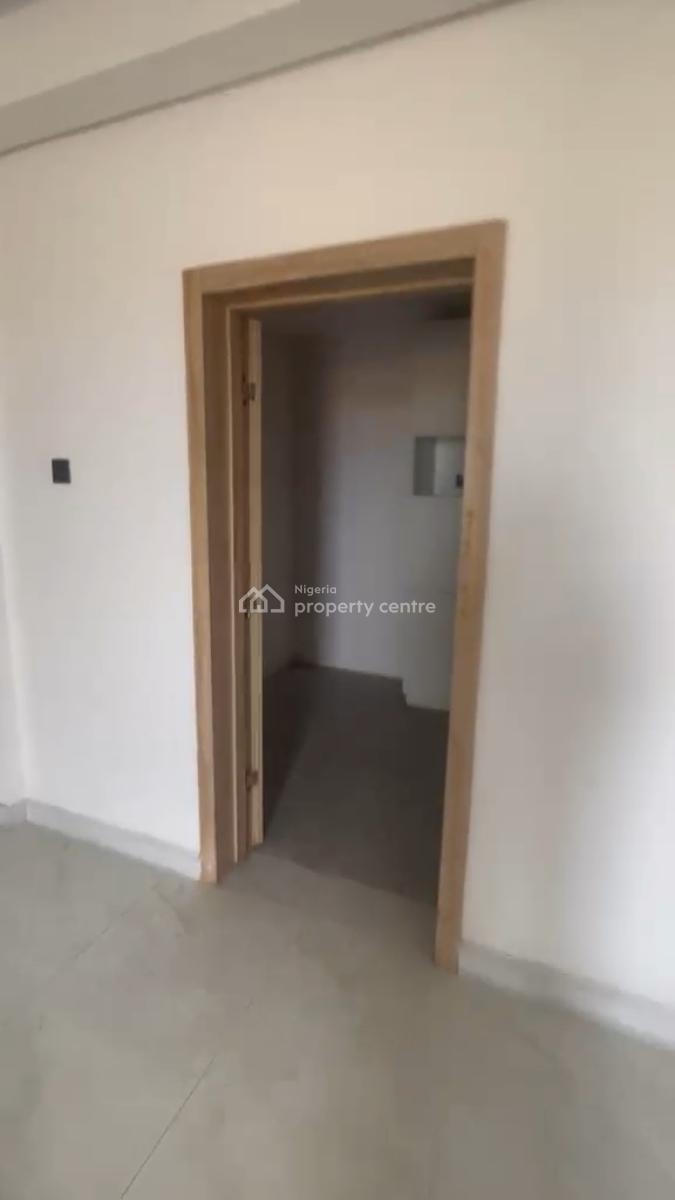 Sharp and Spacious  Fully Serviced 2 Bedroom Apartment Upstairs, Ologolo, Lekki, Lagos, Flat / Apartment for Rent