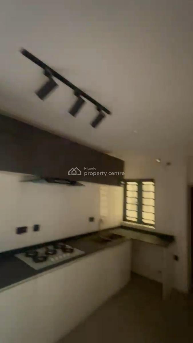 Sharp and Spacious  Fully Serviced 2 Bedroom Apartment Upstairs, Ologolo, Lekki, Lagos, Flat / Apartment for Rent