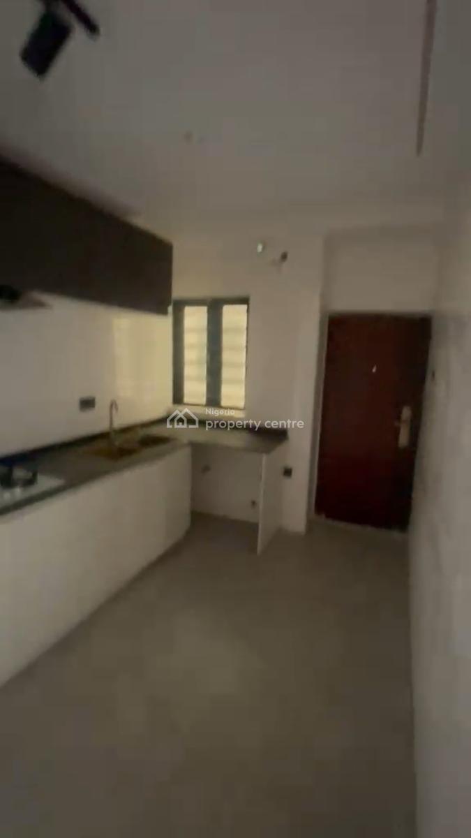 Sharp and Spacious  Fully Serviced 2 Bedroom Apartment Upstairs, Ologolo, Lekki, Lagos, Flat / Apartment for Rent