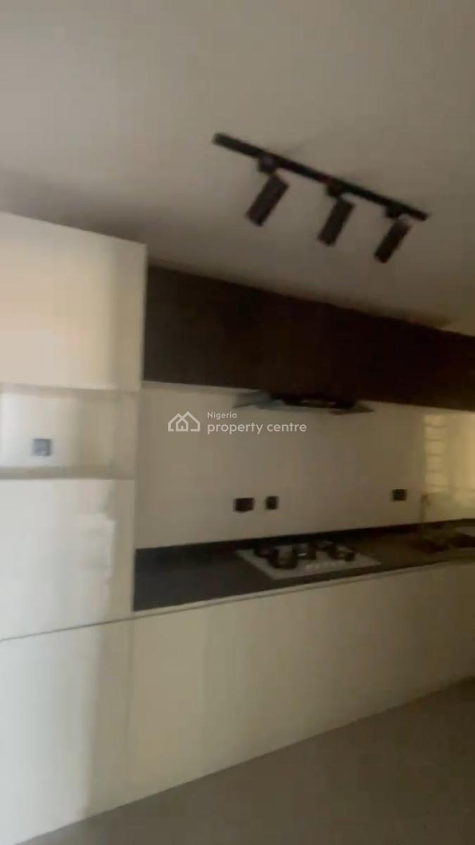 Sharp and Spacious  Fully Serviced 2 Bedroom Apartment Upstairs, Ologolo, Lekki, Lagos, Flat / Apartment for Rent