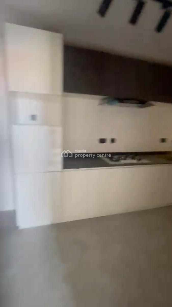 Sharp and Spacious  Fully Serviced 2 Bedroom Apartment Upstairs, Ologolo, Lekki, Lagos, Flat / Apartment for Rent