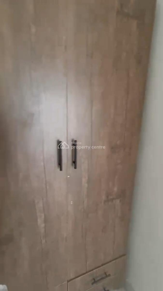 Sharp and Spacious  Fully Serviced 2 Bedroom Apartment Upstairs, Ologolo, Lekki, Lagos, Flat / Apartment for Rent