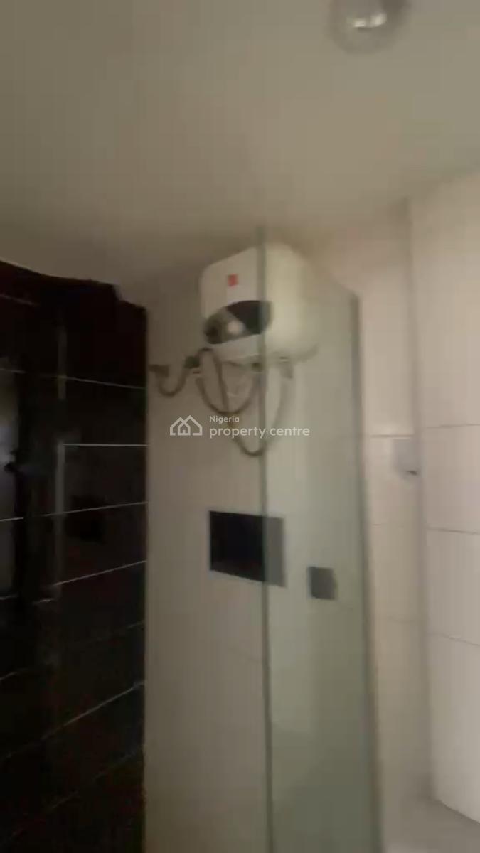 Sharp and Spacious  Fully Serviced 2 Bedroom Apartment Upstairs, Ologolo, Lekki, Lagos, Flat / Apartment for Rent