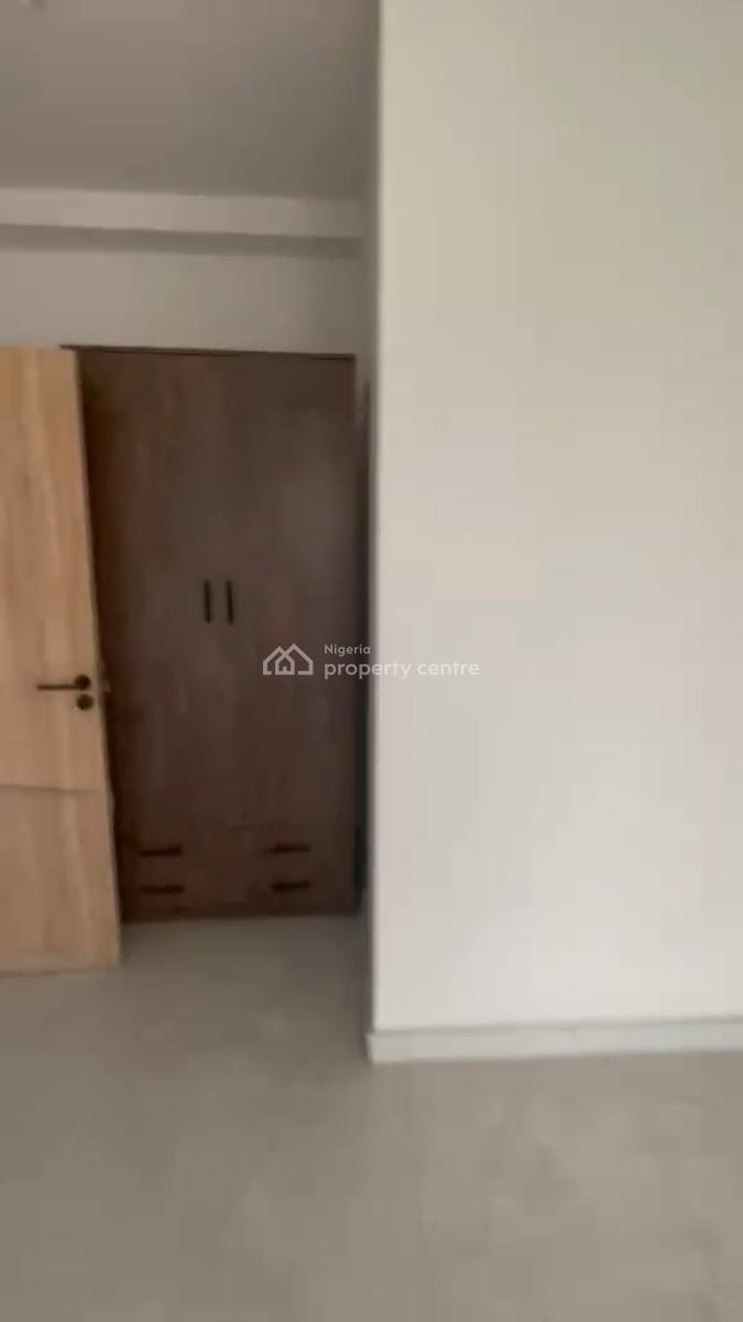 Sharp and Spacious  Fully Serviced 2 Bedroom Apartment Upstairs, Ologolo, Lekki, Lagos, Flat / Apartment for Rent